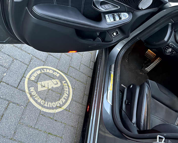 Honda Accord mit geöffneter Tür und LTAD Licht